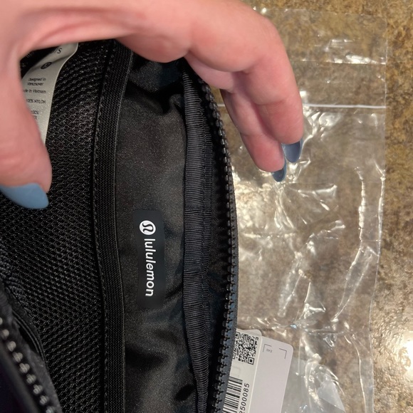 NWT Lululemon Everywhere Belt Bag Black - Picture 10 of 12